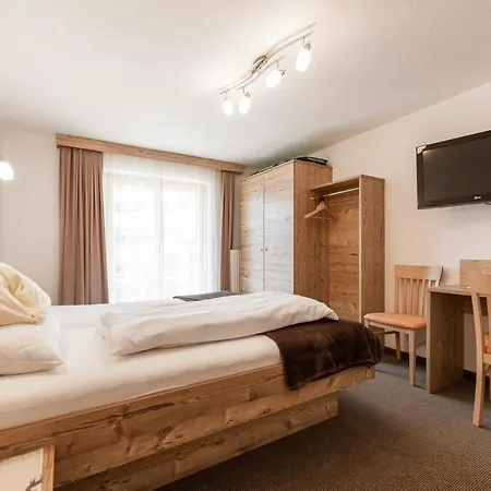 Konukevi Alpenhof 3*