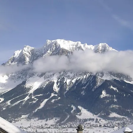 Konukevi Alpenhof 3*