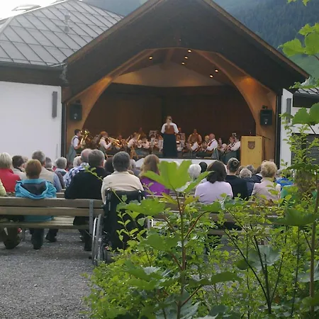 Konukevi Alpenhof Lermoos