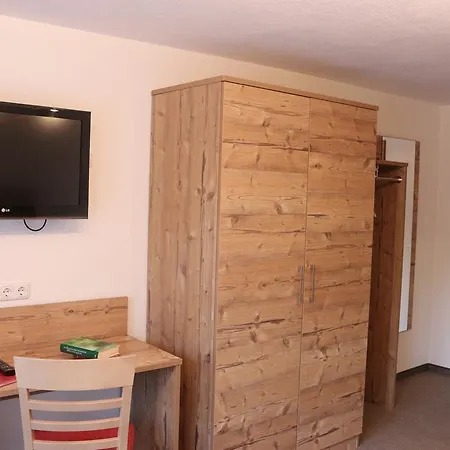 Alpenhof بيت ضيافة ليرموس